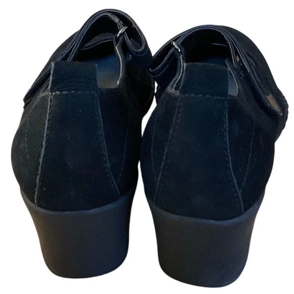 AEROSOLES black suede